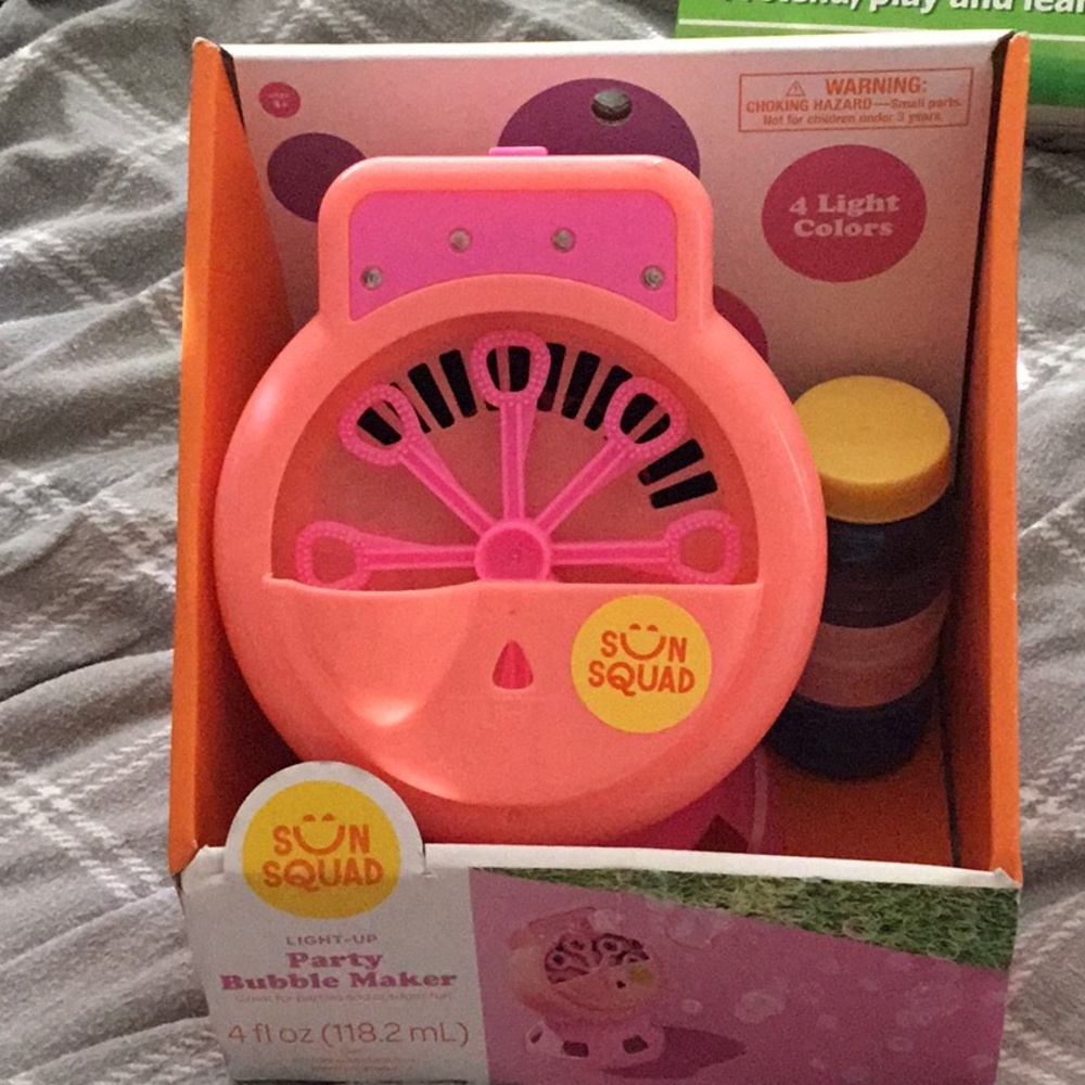 Sun Squad Light-Up Party Bubble Maker Nwt